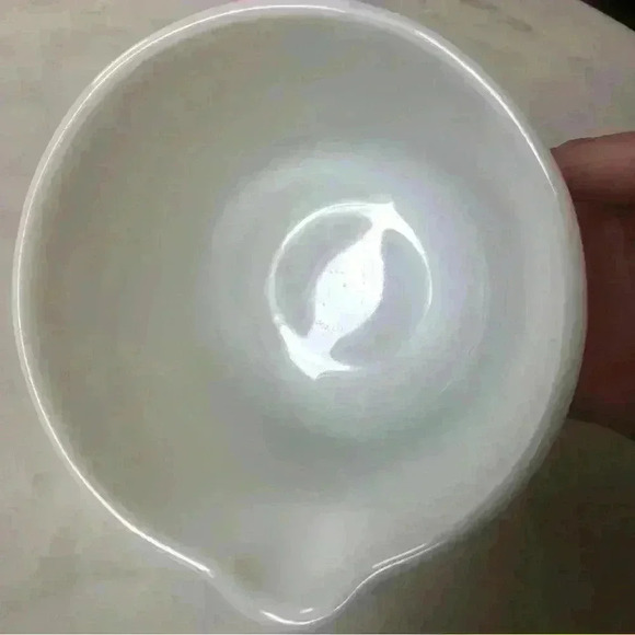 Vintage milk glass Pyrex  Hamilton Beach small mixing bowl with spout - Picture 2 of 9